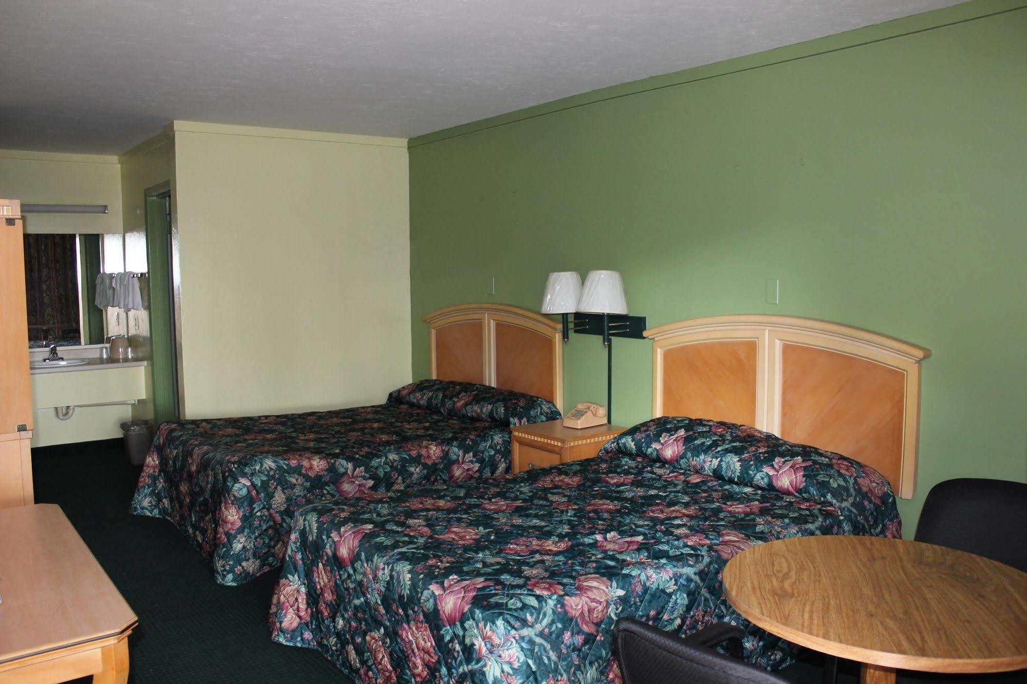 Travelers Inn Гейнсвил Екстериор снимка