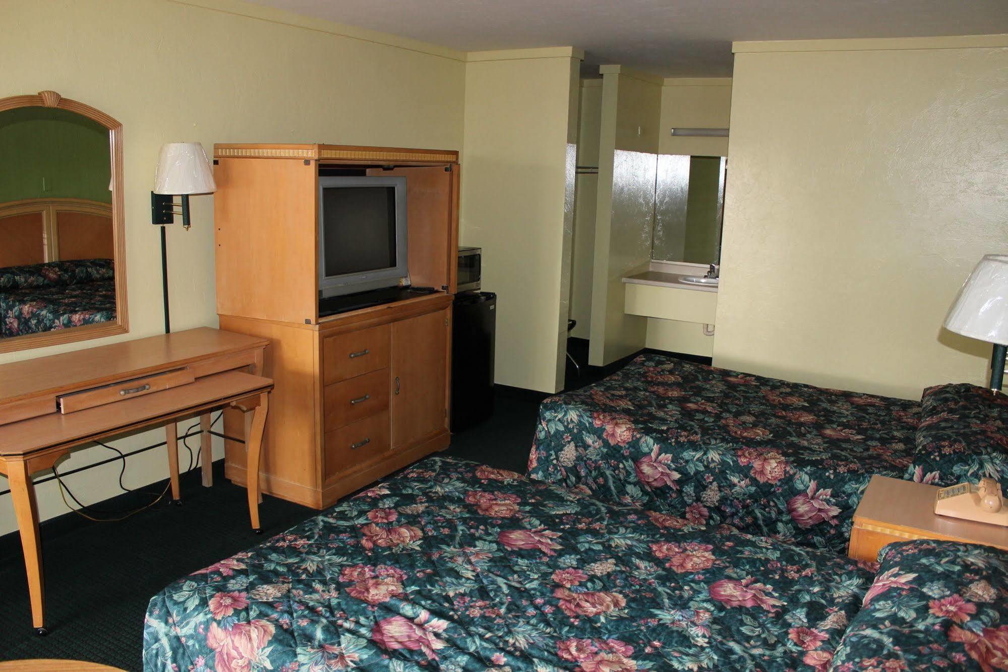 Travelers Inn Гейнсвил Екстериор снимка