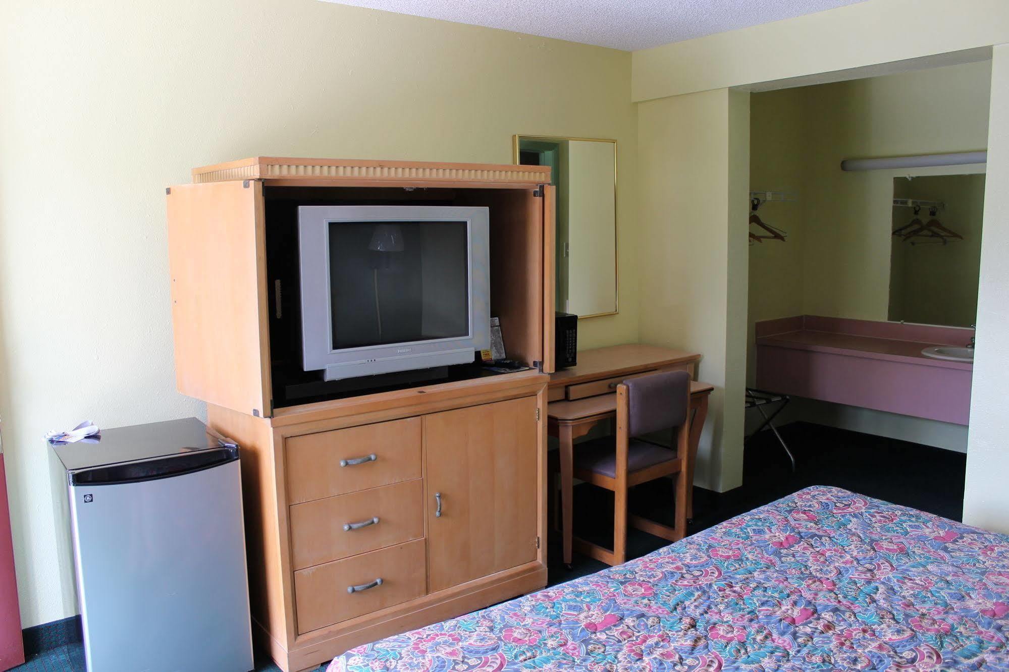 Travelers Inn Гейнсвил Екстериор снимка